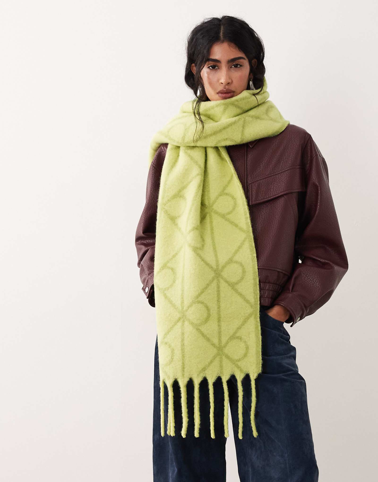 Матовый шарф с эмблемой Calvin Klein цвета лайма