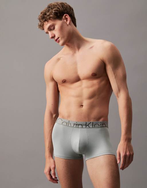 Calvin Klein – Embossed Icon – Unterhose in Grau mit niedrigem Bund