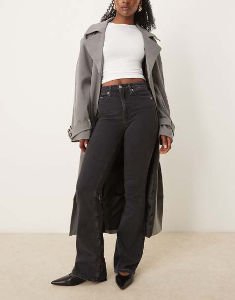Calvin Klein – Eng geschnittene Bootcut-Jeans aus schwarzem Denim - view 1