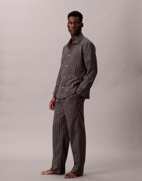 Calvin Klein - Ensemble de pyjama boutonné à rayures foncées - view 1