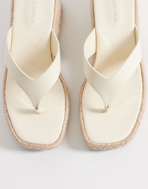 Calvin Klein – Espadrille-Sandalen in Beige mit Zehensteg und Blockabsatz, 4 von 4