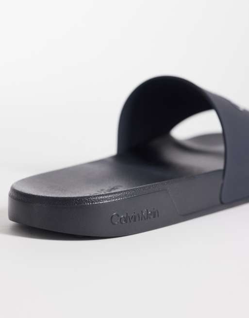 Calvin Klein – Essential – Marinblå tofflor med logga, 2 av 4