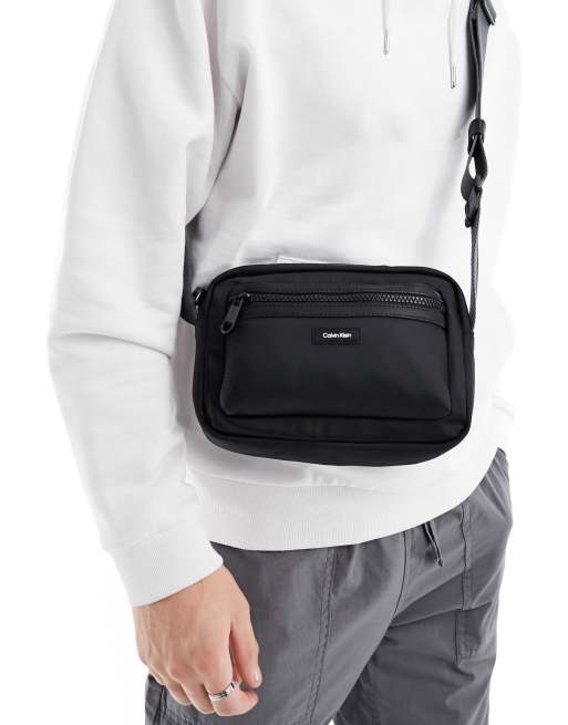 Calvin Klein - Essential - Sac style sacoche pour appareil photo - Noir