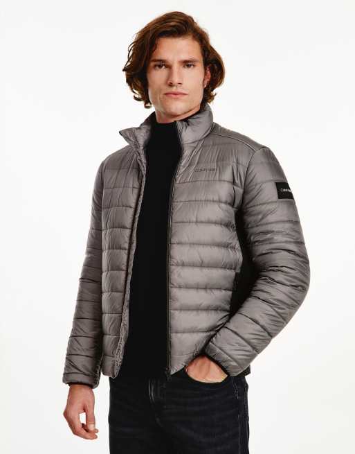 Kracht Fractie Pedagogie Calvin Klein essential side logo lightweight puffer jacket in gray | ASOS