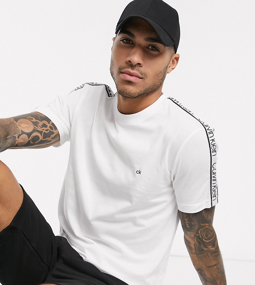 Calvin Klein - Exclusief wit T-shirt met witte logobies