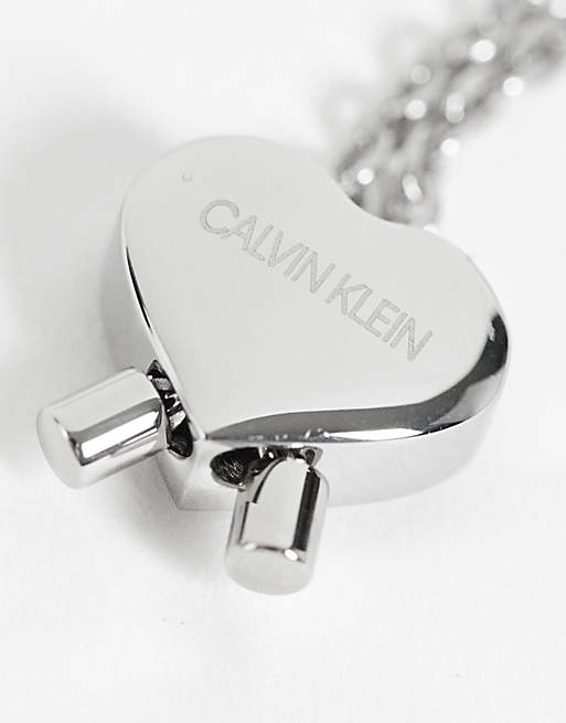Calvin Klein – Feine Halskette mit Herz-Anhänger in der Farbe Silber | ASOS