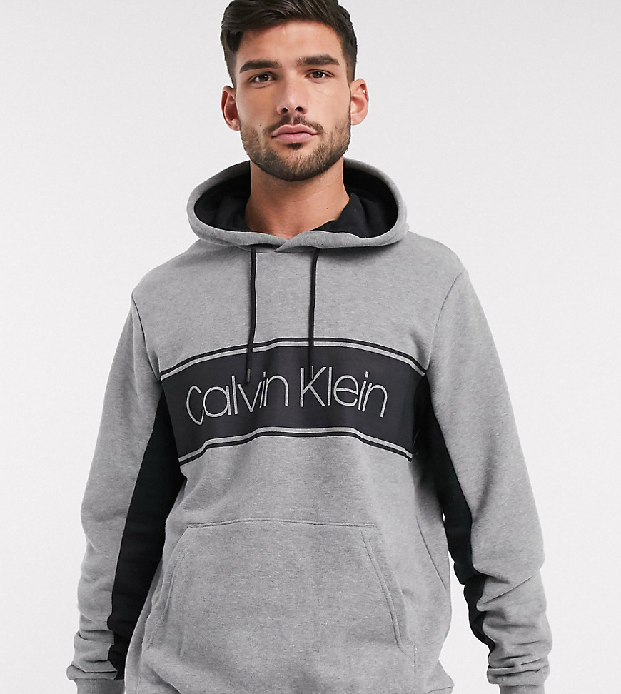 Calvin Klein - Felpa con cappuccio e banda con logo grigio mélange - In esclusiva per ASOS