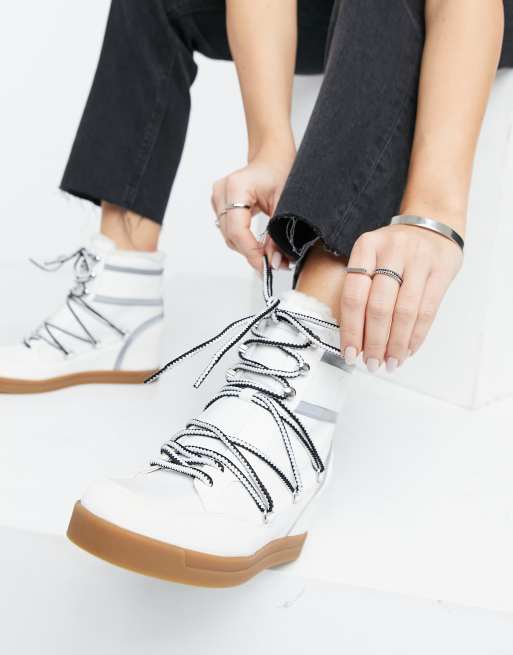 Calvin Klein – Fiorenza – Schnürstiefel in Weiß