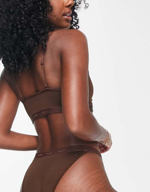 Calvin Klein - Form To Body - Ongevoerde bralette met logo in dezelfde tint in omber, 3 van 4