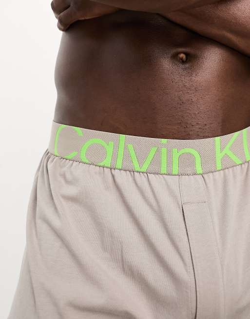 https://images.asos-media.com/products/calvin-klein-future-shift-boxers-with-green-logo-waistband-in-gray/205095292-2?$n_640w$&wid=513&fit=constrain