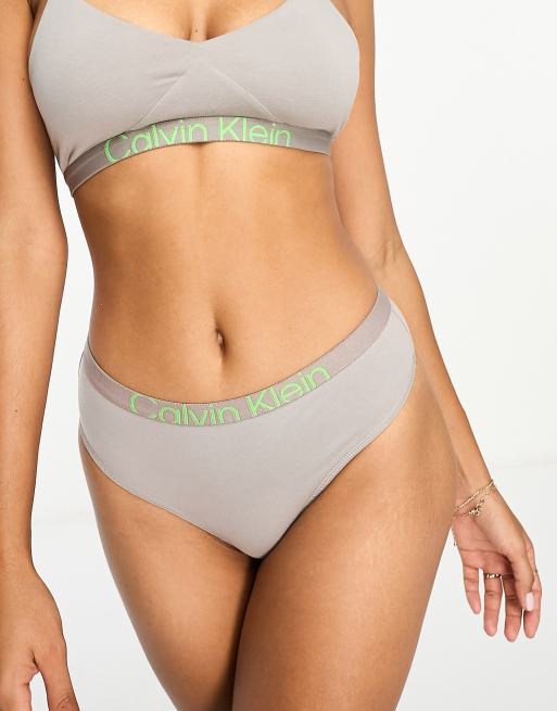 Calvin Klein – Future Shift – Tanga in Grau mit farblich abgesetztem, hohem  Logo-Bund