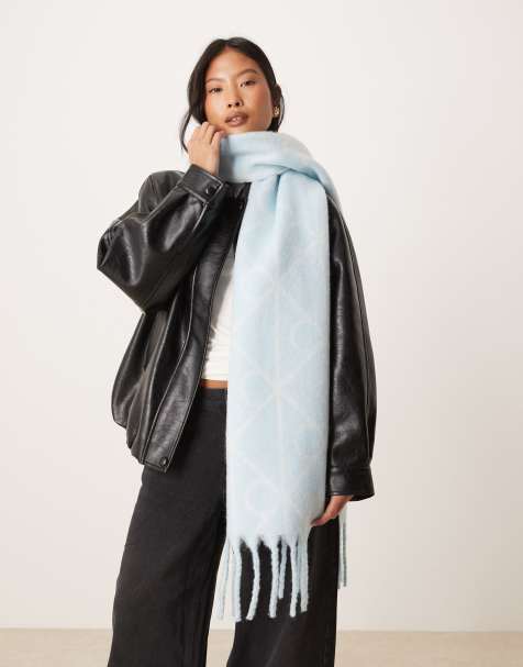 Calvin Klein - Geborstelde sjaal met embleemprint in ijzig blauw - view 1