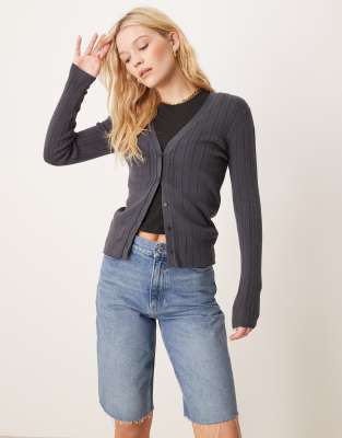 Calvin Klein - Gerippte Strickjacke in Schwarz