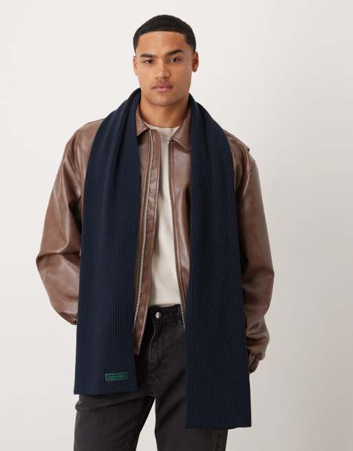 Calvin Klein – Gerippter Schal aus Grobstrick in Blau