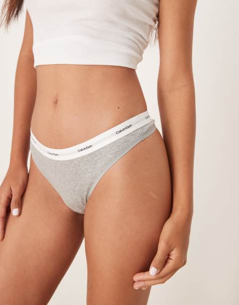 Calvin Klein – Gerippter Tanga aus Stretch-Baumwolle in Grau - view 1