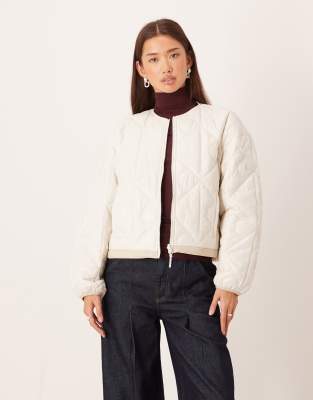 Calvin Klein - Gesteppte, glänzende Innenjacke in Wollweiß mit Logo