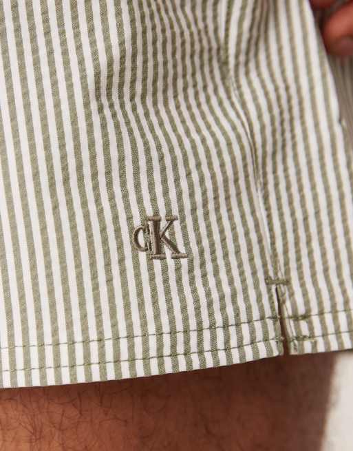 Calvin Klein – Gestreifte Badeshorts in Salbeigrün mit Kordelzug, 3 von 4
