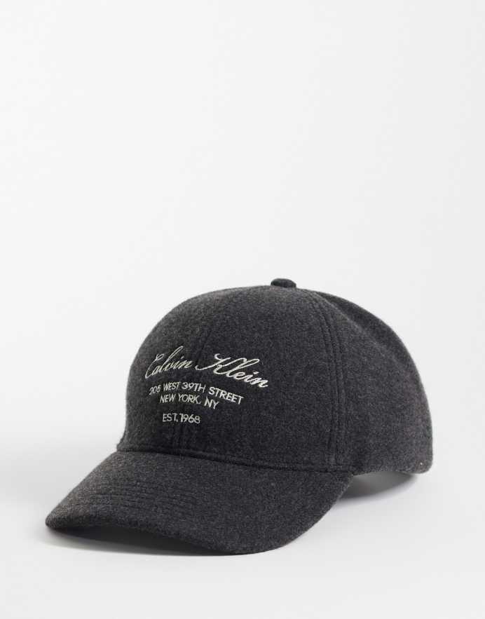 Calvin Klein Gorra gris carbón con logo de texto de fieltro