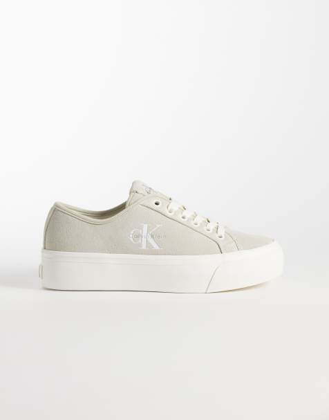 Calvin Klein – Gräddvita flatform-skor i mocka med snörning - view 1