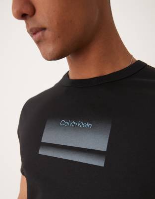 Calvin Klein Gradient Chest Logo T-shirt In Black