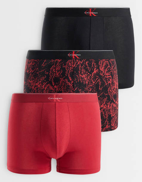 Calvin Klein – Graphic Monogram – 3er-Pack Unterhosen aus Baumwolle in Rot/Schwarz/mit Muster - view 1