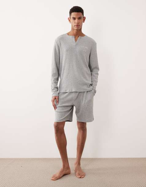 Calvin Klein - Gråt loungewear-sæt med henley-overdel og shorts med vaffeltekstur - view 1