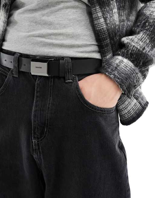 Calvin Klein – Gürtel in Schwarz mit abgeschrägter Plakette, 35 mm