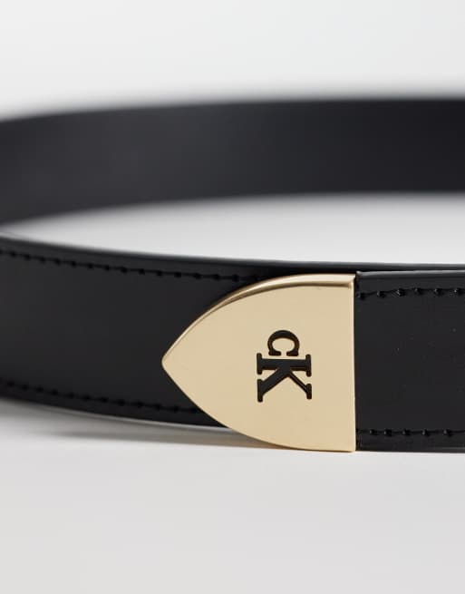 Calvin Klein – Gürtel in Schwarz mit goldfarbener Spitze, 30 mm, 2 von 3