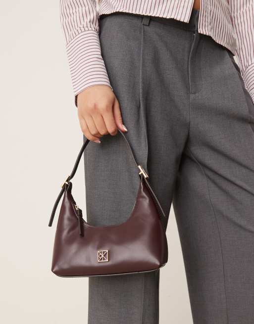 Calvin Klein hardware detail logo shoulder bag in brown, 4 of 4