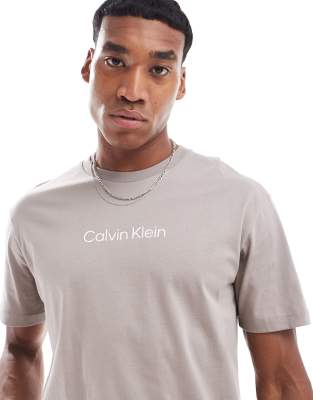 Calvin Klein – Hero – Comfort – Beige t-shirt med logga - view 1