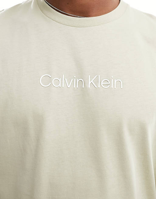 T-Shirt Creme – – Bequemes mit Calvin Hero ASOS in Klein Comfort | Logo