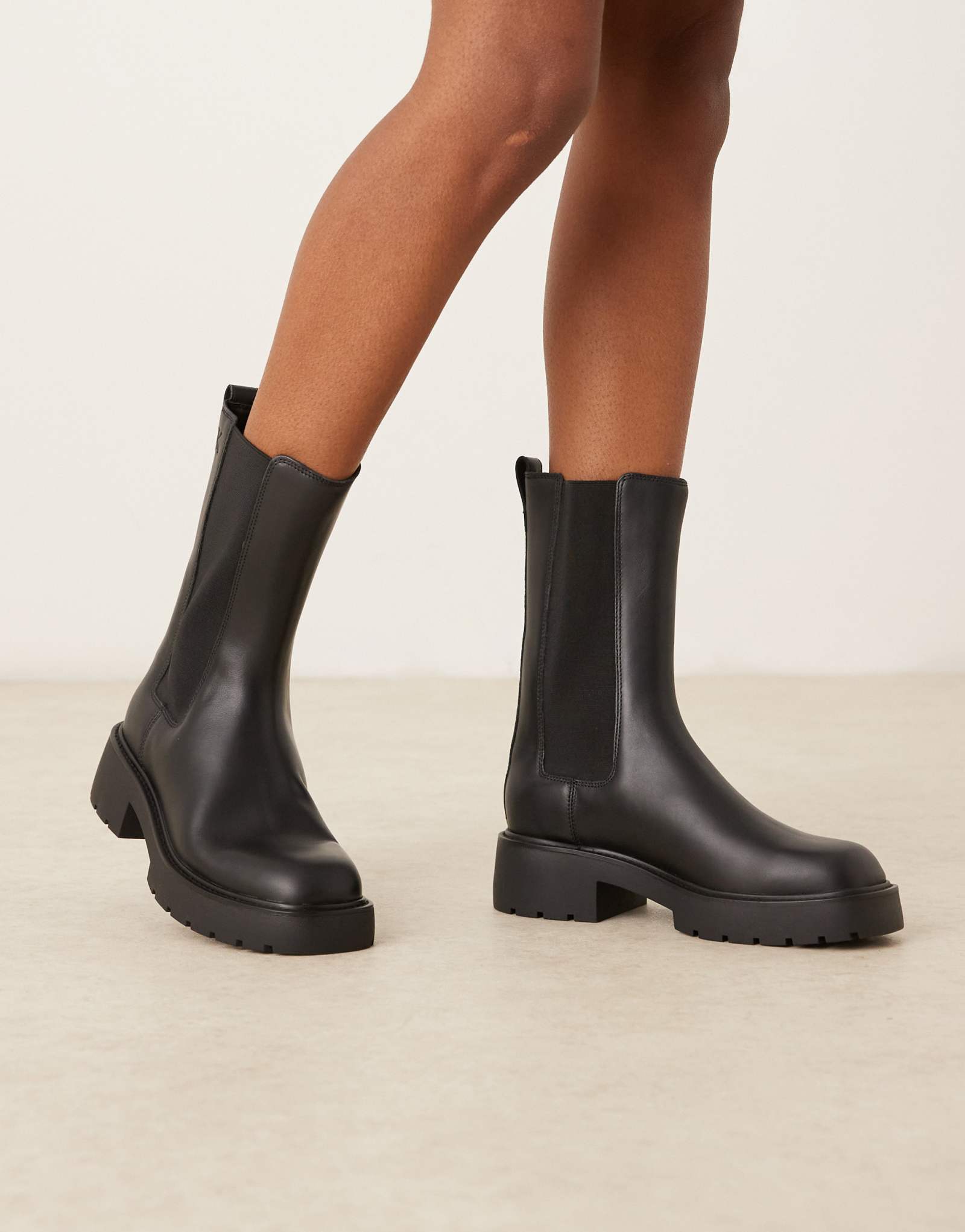 Высокие массивные ботинки 