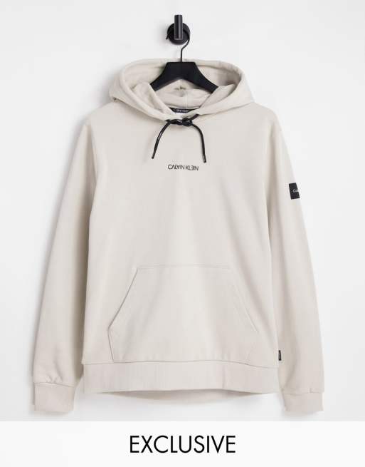 Calvin Klein - Hoodie met logo in het midden in stone, exclusief bij ASOS