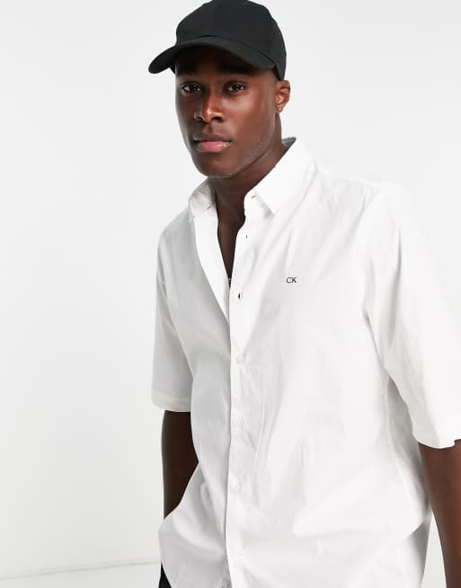 Calvin Klein - Hvid kortærmet poplin-skjorte med stretch i regular fit
