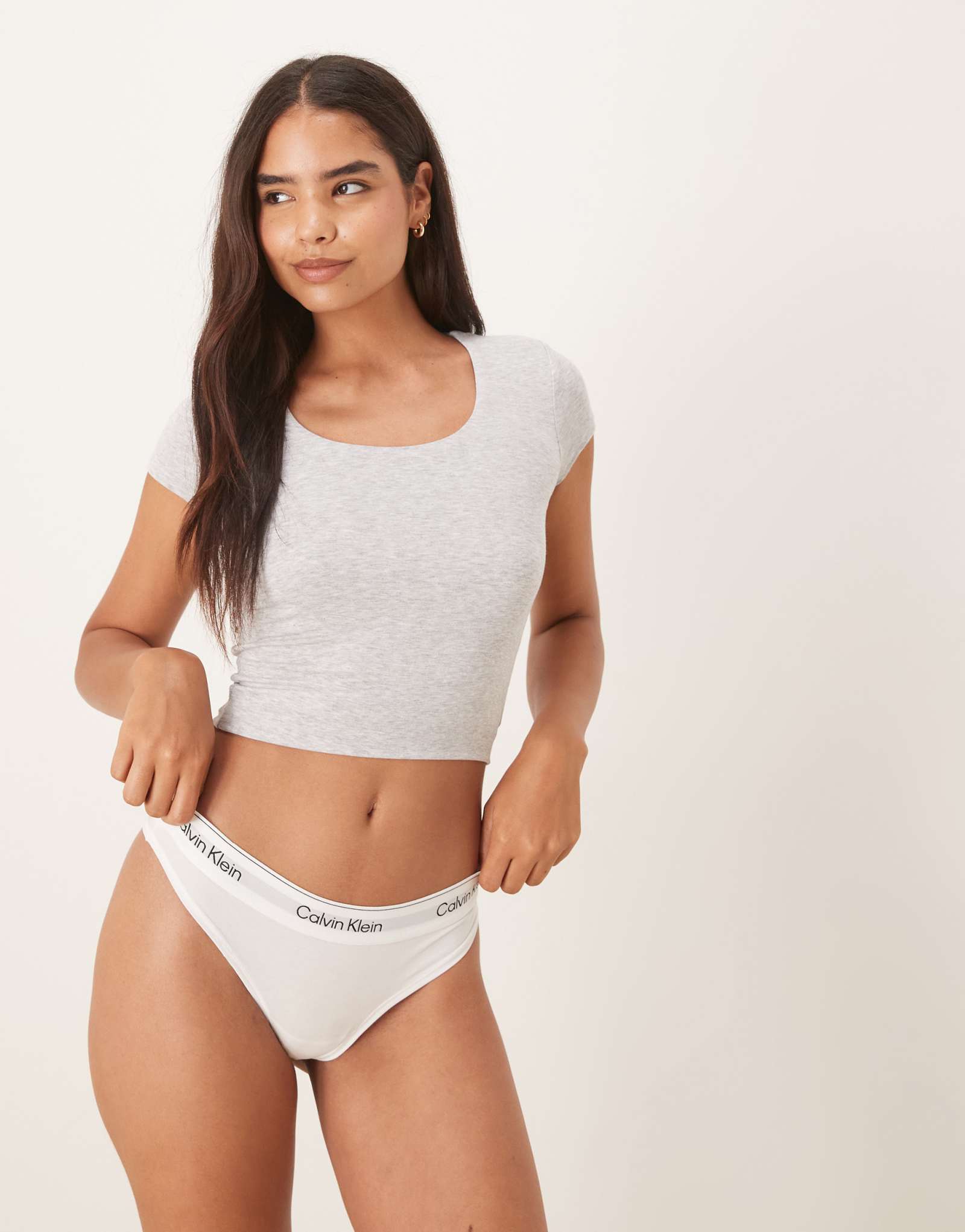 Хлопковые модальные стринги Calvin Klein Icon белого цвета