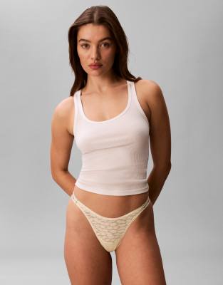 Calvin Klein - Icon Lace - Stringtanga in Hellgelb mit Spitzenverzierung