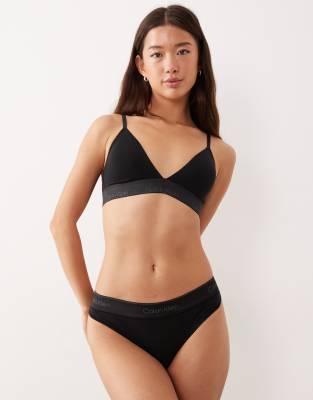 Calvin Klein - Icon - Tanga aus Baumwolle und Modal in Satin-Schwarz