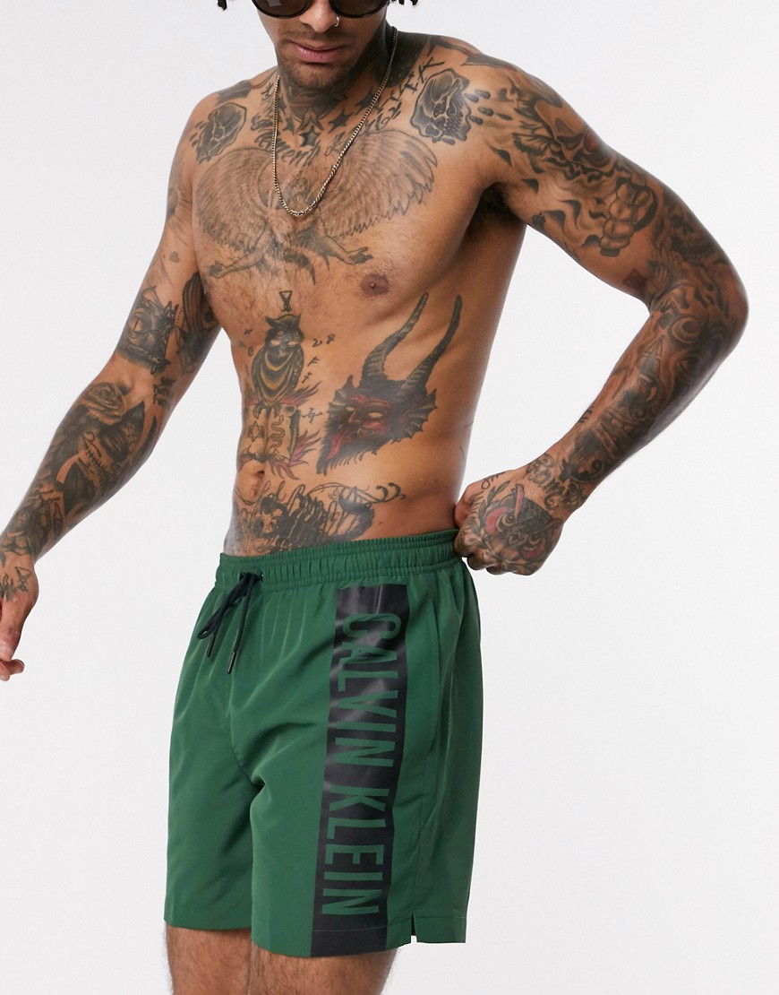 Calvin Klein - Intense Power - Pantaloncini da bagno verdi in tessuto riciclato con logo-Verde