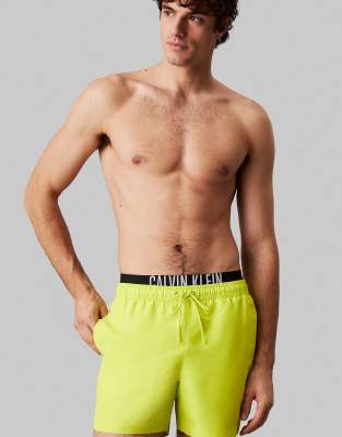 Intense Power - Short de bain avec double ceinture de taille - limonade - Calvin Klein - Modalova