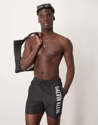Calvin Klein – Intense Power – Svarta badshorts med logga - view 1
