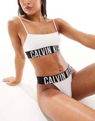 Calvin Klein – Intense Power – Ungefüttertes Bustier aus Mikrofaser mit kurzem Schnitt in Weiß