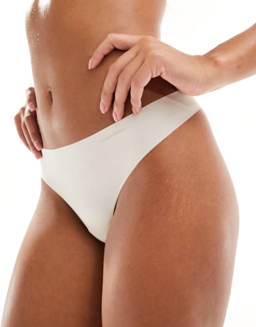 Calvin Klein – Invisibles – Sich nicht abzeichnender Micro-Tanga in Elfenbein, 4 von 4