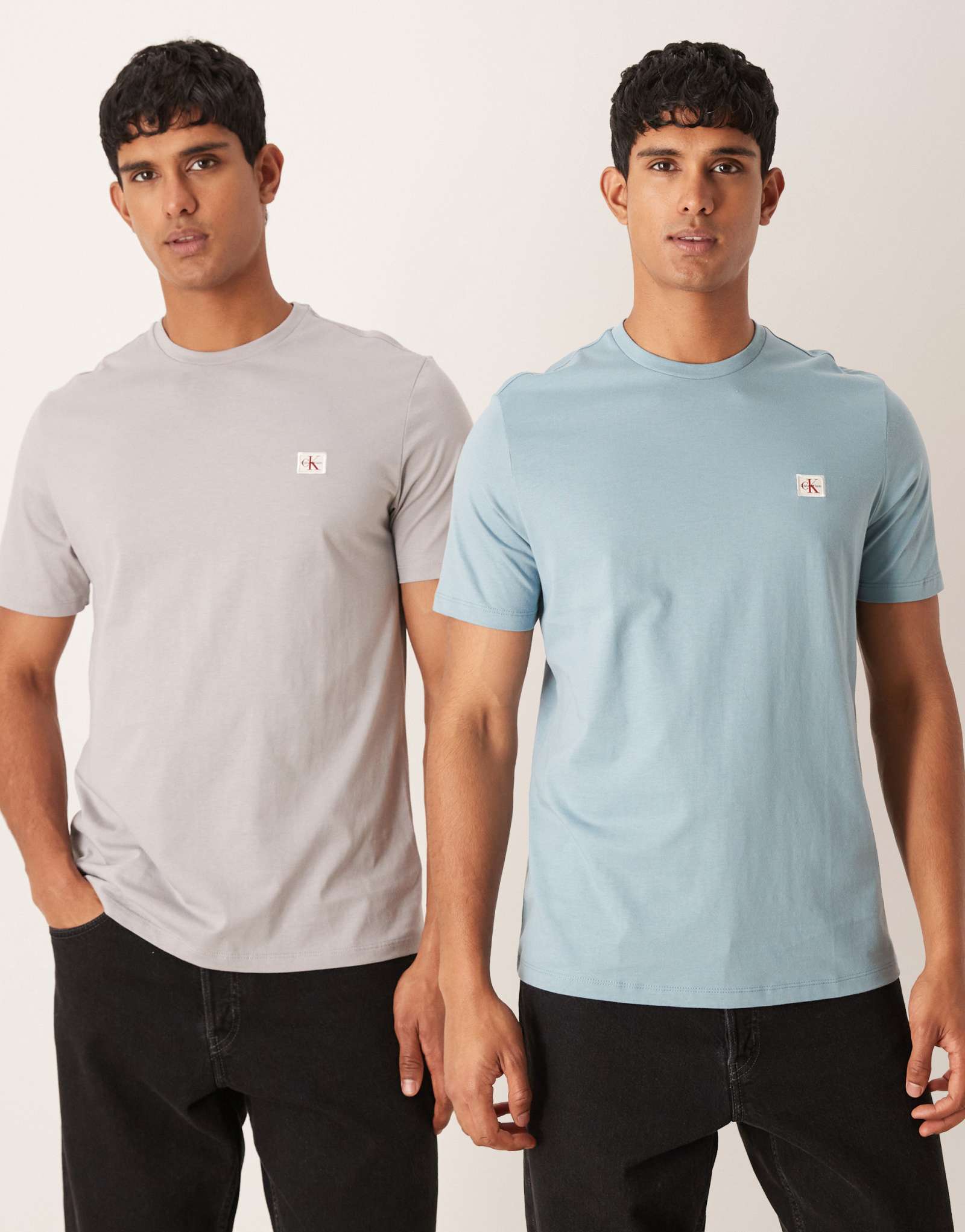Футболка со значком Calvin Klein Jeans 2 pack в сером и синем цветах
