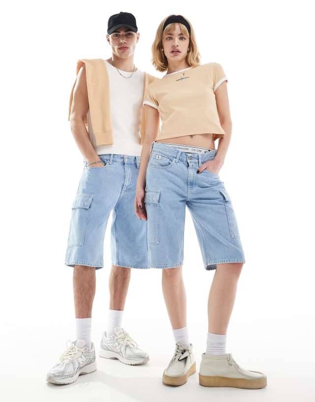 Calvin Klein Jeans - 90s cargo skater shorts in light wash - asos exclusive