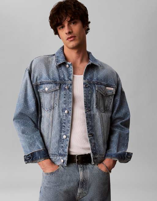 Calvin Klein Jeans 90s denim logo trucker jacket in boulevard blues, 3 of 6