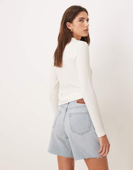Calvin Klein Jeans 90s denim mid length shorts in bleached blue, 3 of 5
