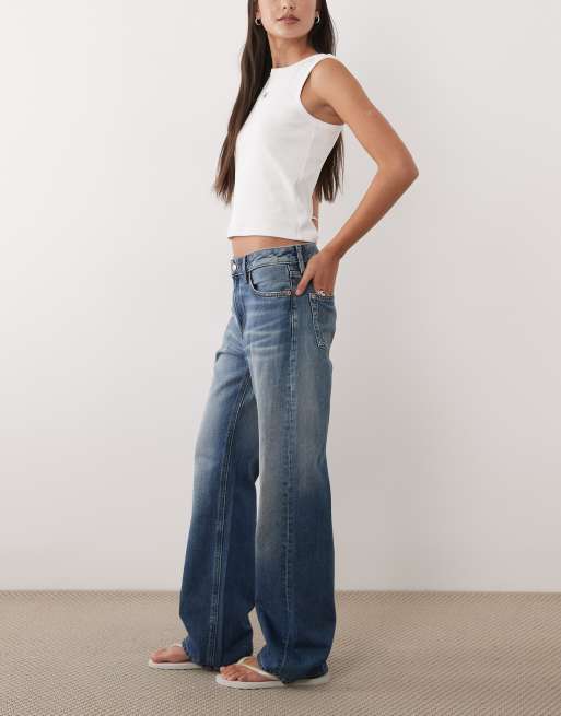 Calvin Klein Jeans 90s straight leg jeans in light wash blue, 2 of 5