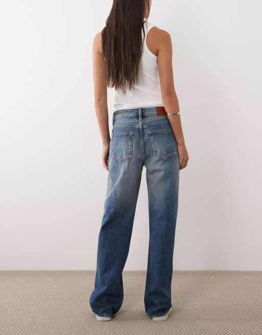 Calvin Klein Jeans 90s straight leg jeans in light wash blue, 3 of 5