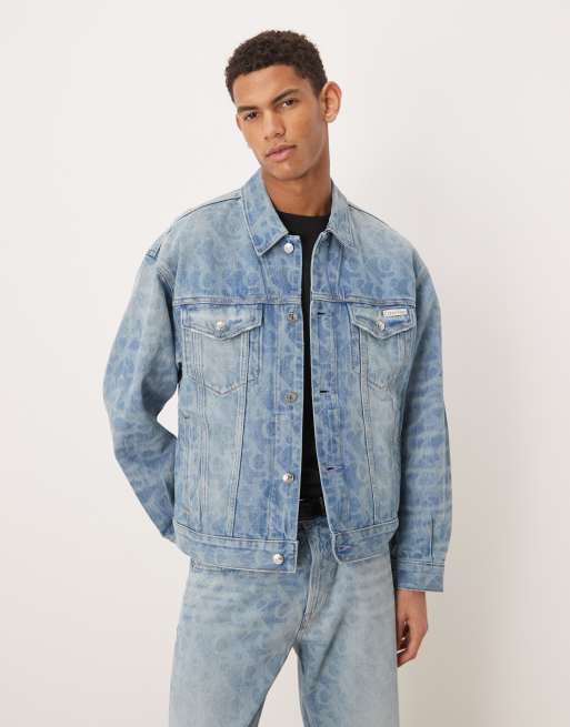 Calvin Klein Jeans all over logo denim trucker jacket set in light wash blue, 2 of 3