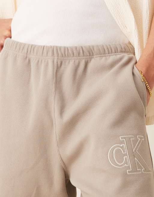 Calvin Klein Jeans applique logo jersey shorts in beige, 2 of 5